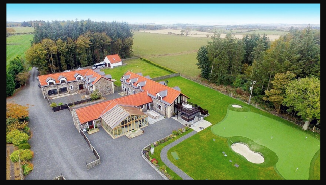 This house in St Andrews sleeps 10 and has it's own short game area