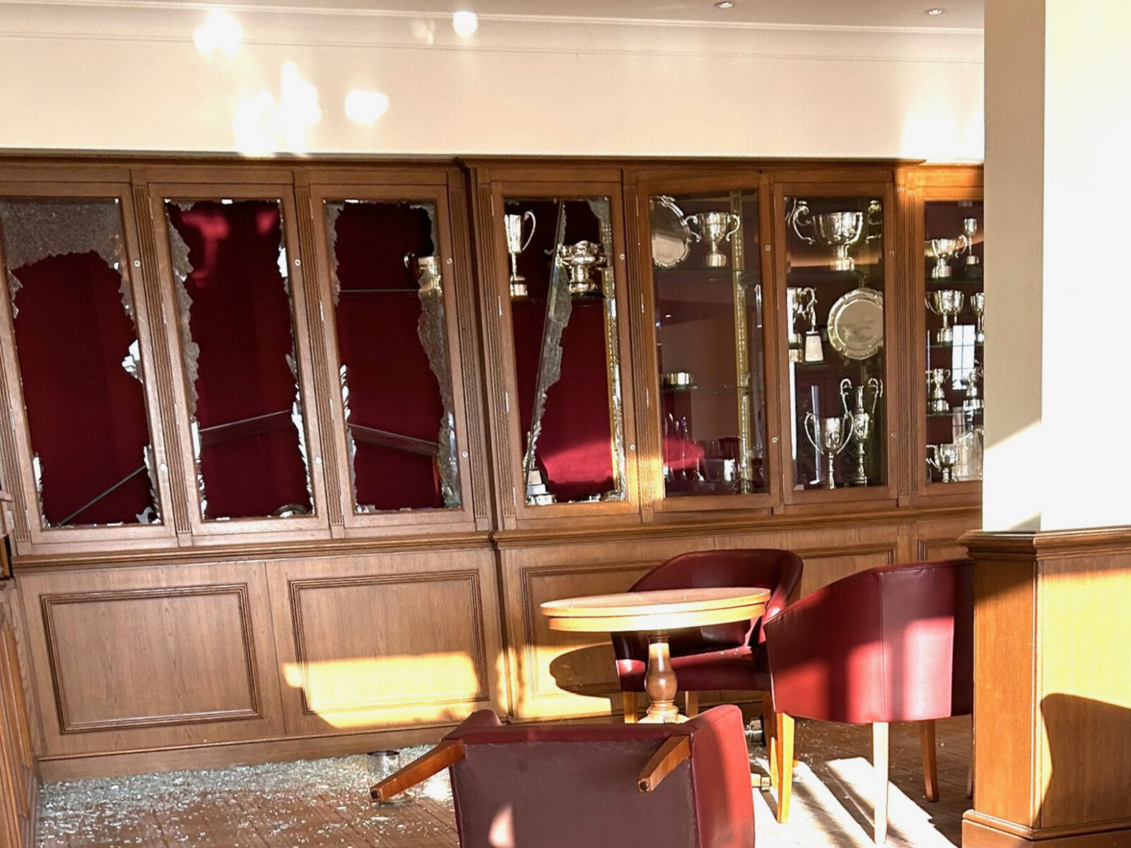 Trophy thieves target top Surrey golf clubs